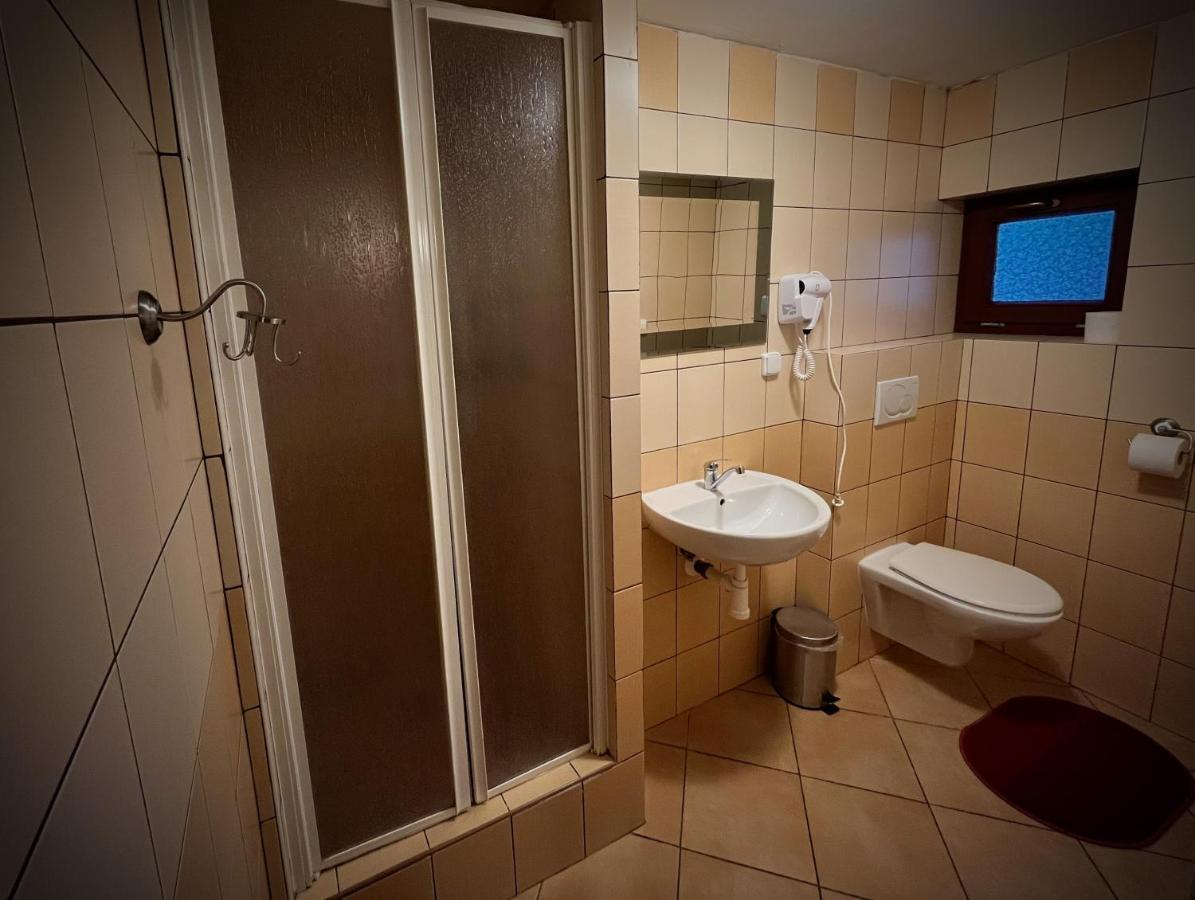 Dvojlôžková izba Standard s manželskou posteľou alebo 2 oddelenými lôžkami